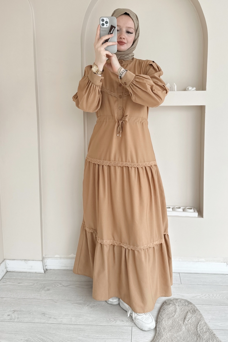 MO334 Dantelli Hakim Yaka Camel Elbise 